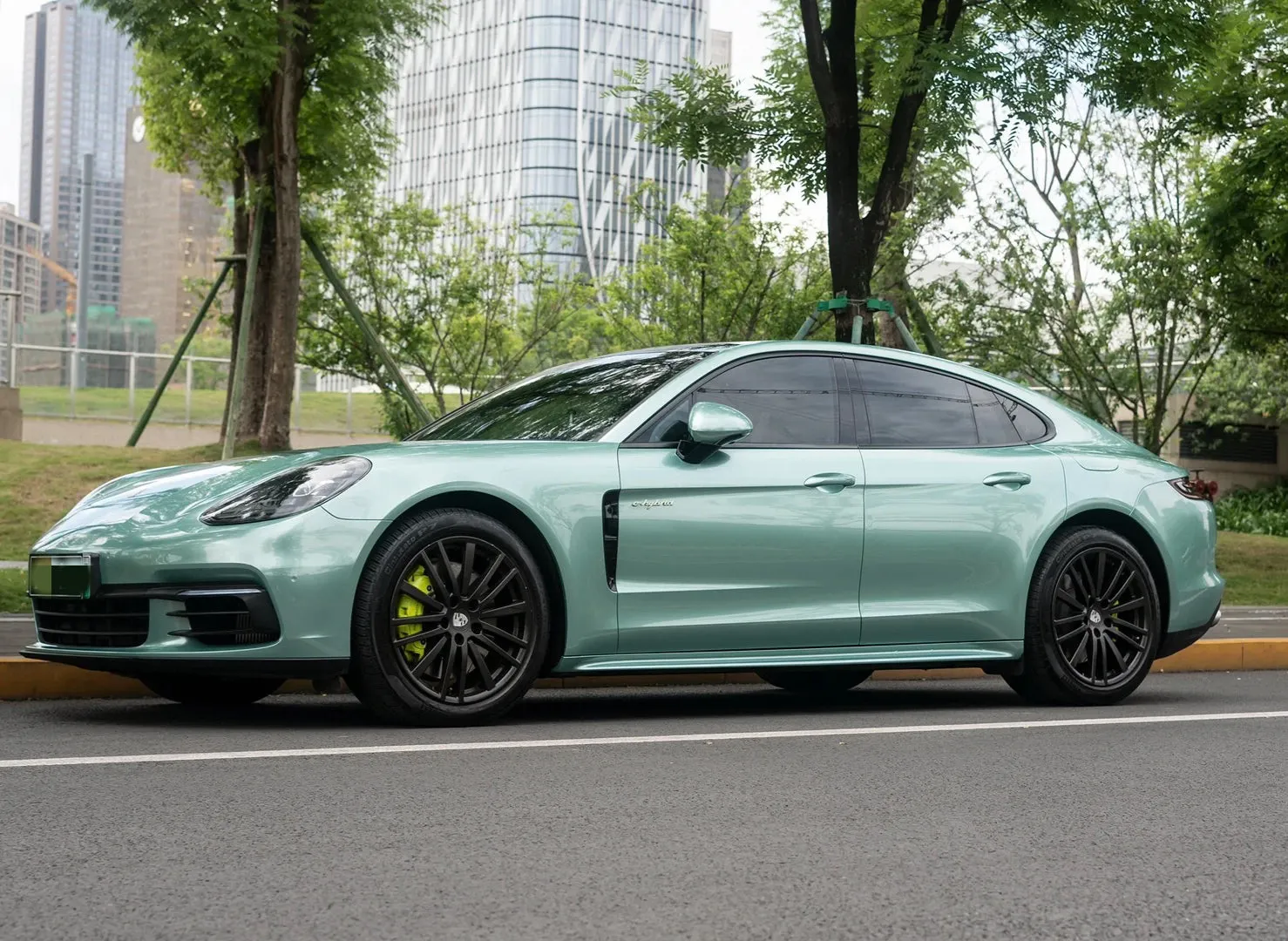 Gloss Metallic Verde Green Car Wrap