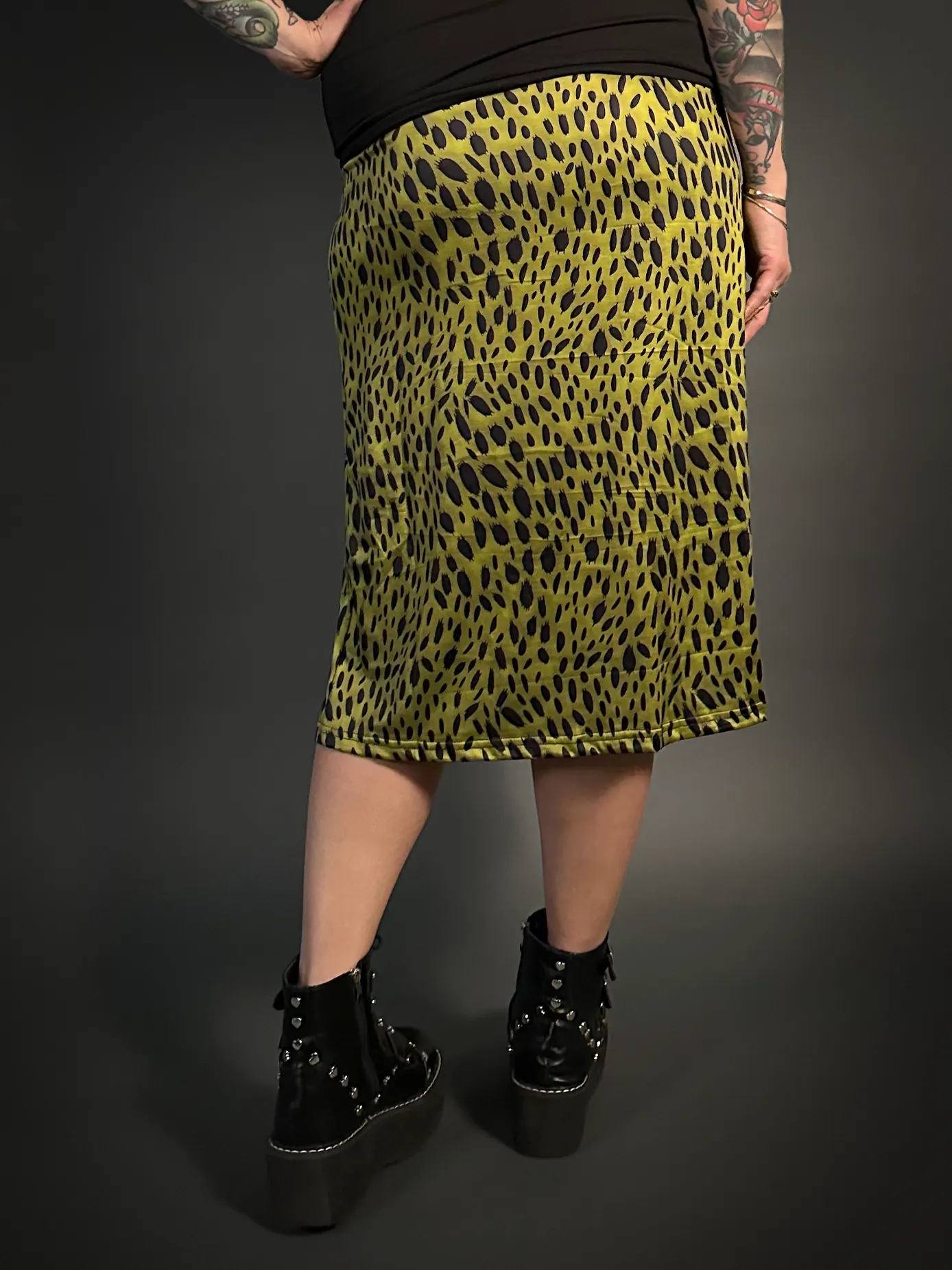 High Slit Animal Print Patterned Midi Stretch Skirt in Green & Black