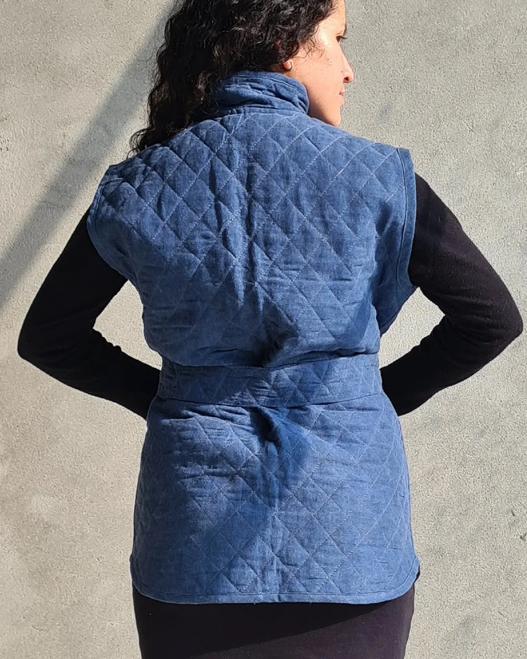 RE:VERB QUILTED SLEEVELESS JACKET